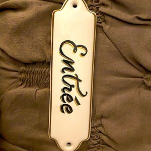 Le maison entree plate